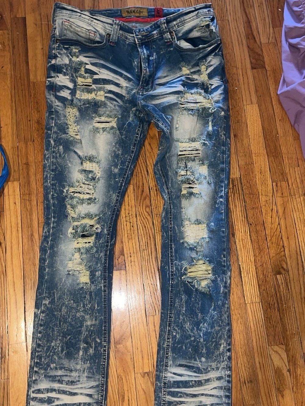 Makobi M1928 shredded jeans